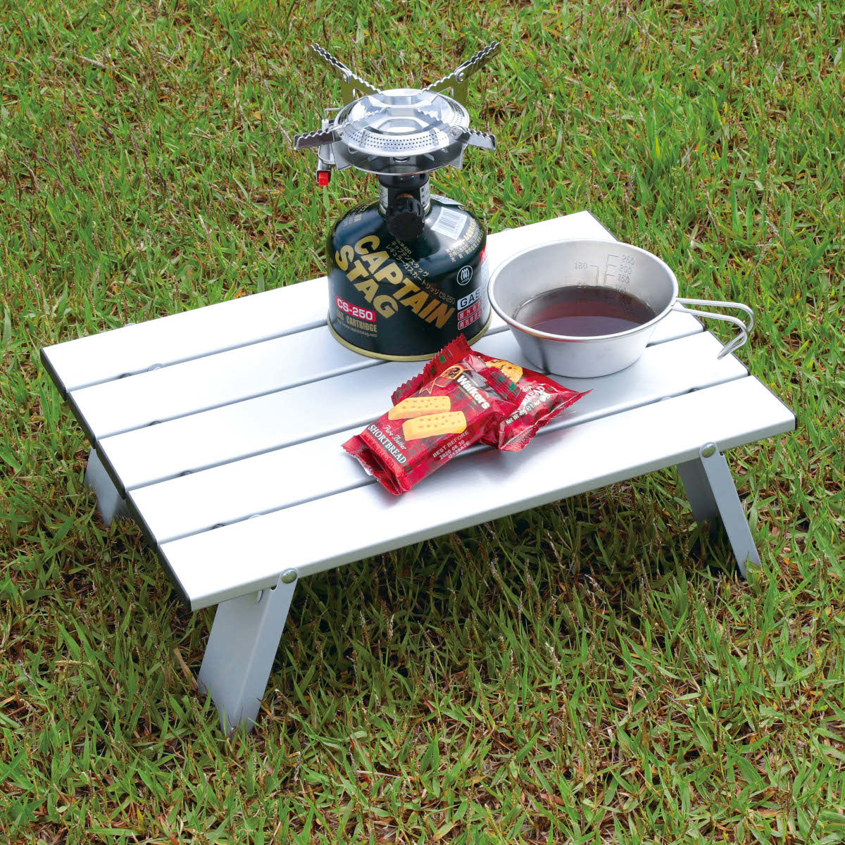 Captain Stag Aluminum Roll Table Compact M-3713 - in use